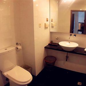 Deluxe Double Room Shower